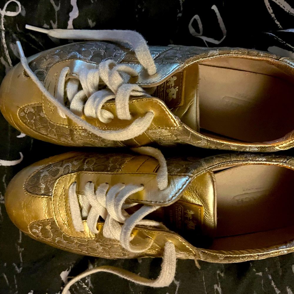 Coach light tennis shoes worn very little